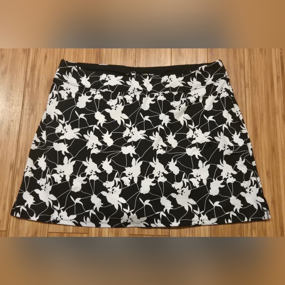 NWOT Tranquility Floral Black and White Skirt